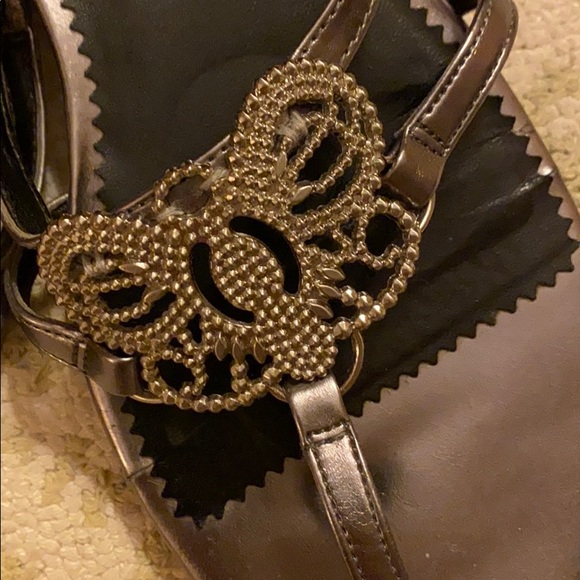 Very good condition Tahari sandals. - Picture 2 of 3